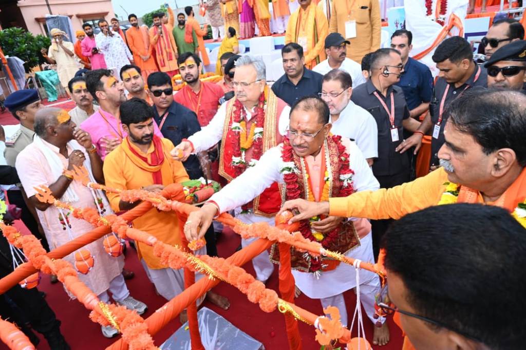मुख्यमंत्री श्री विष्णुदेव साय विशाल कांवड़ यात्रा कार्यक्रम में हुए शामिल
